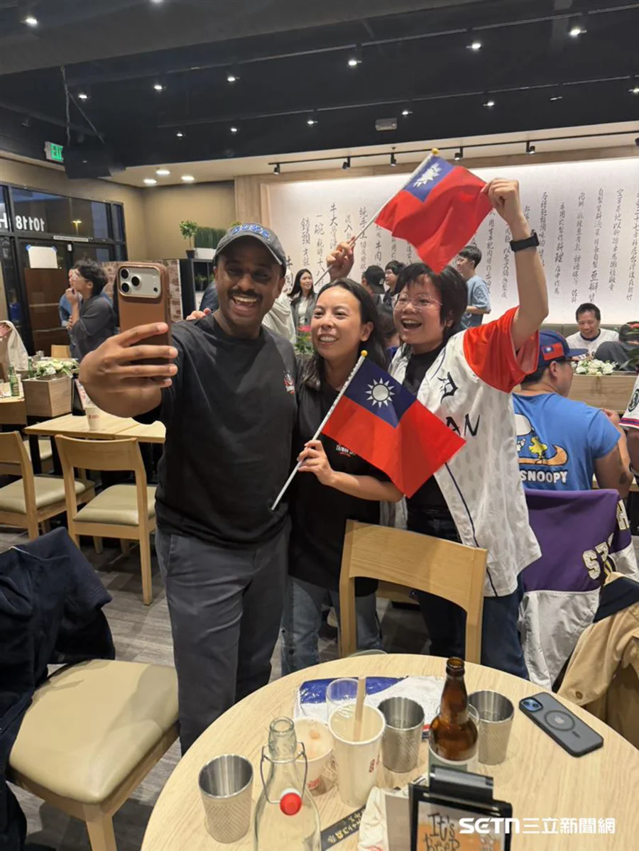 Taiwanese fans celebrating Team Taiwan’s 5-4 victory over South Korea during a World Baseball Classic watch party at Duan Chun-zhen Beef Noodles restaurant in Northern California